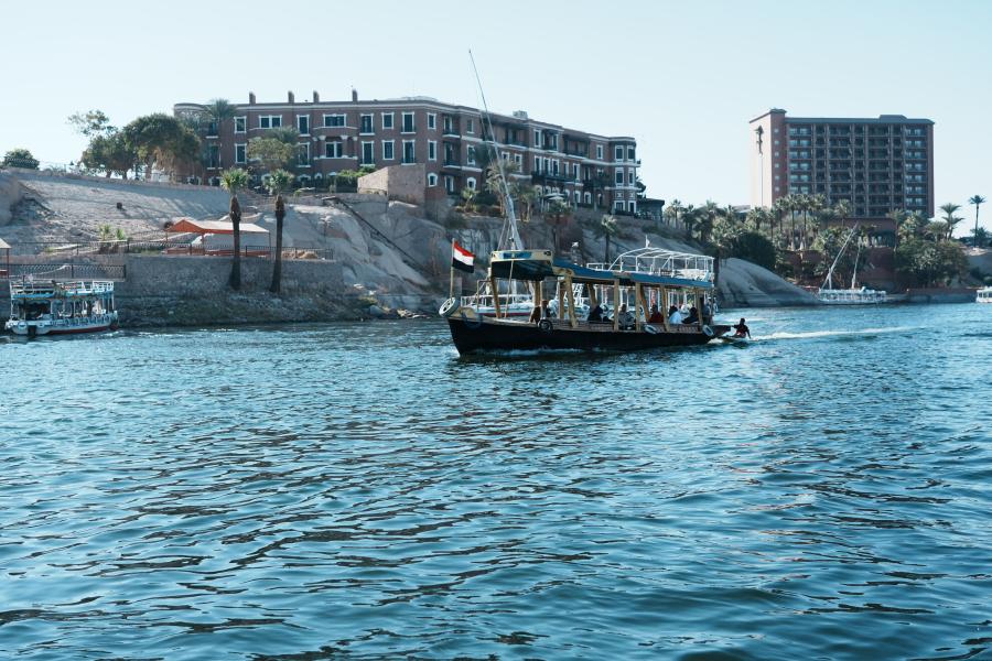 Dahabiya vs. Standard Nile Cruise Ship: Which Suits You?